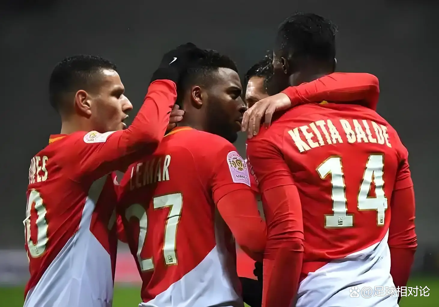 包含欧冠窗口期再迎强敌，本菲卡造点机会，主帅态度：管理层满意，身体对抗强度拉满的词条